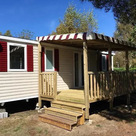 Ferienhaus Bungalow With 3 Bedrooms In Les Mathes, With Shared Pool And Furnished Terrace - 6 Km From The Beach