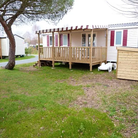 Bungalow With 3 Bedrooms In Les Mathes, With Shared Pool And Furnished Terrace - 6 Km From The Beach Ferienhaus *