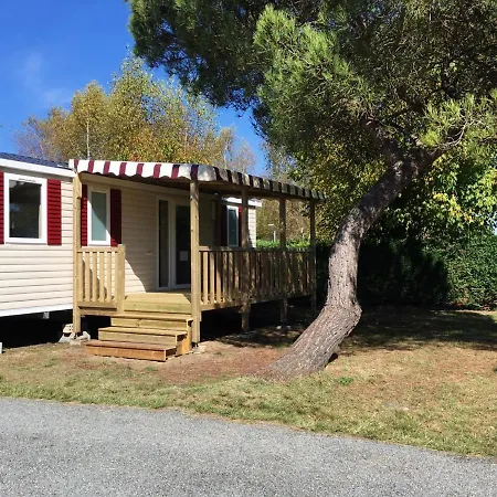Ferienhaus Bungalow With 3 Bedrooms In Les Mathes, With Shared Pool And Furnished Terrace - 6 Km From The Beach Les Mathes