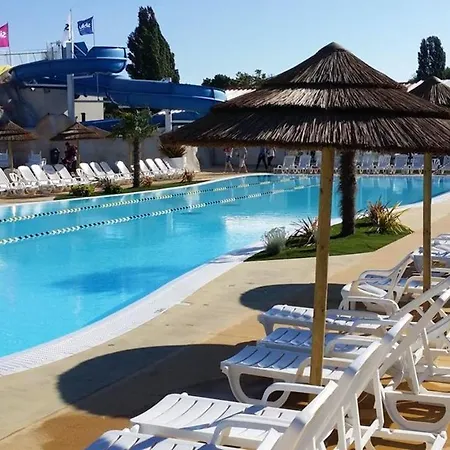 Ferienhaus Bungalow With 3 Bedrooms In Les Mathes, With Shared Pool And Furnished Terrace - 6 Km From The Beach Les Mathes