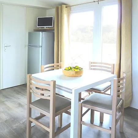 Bungalow With 3 Bedrooms In Les Mathes, With Shared Pool And Furnished Terrace - 6 Km From The Beach Ferienhaus