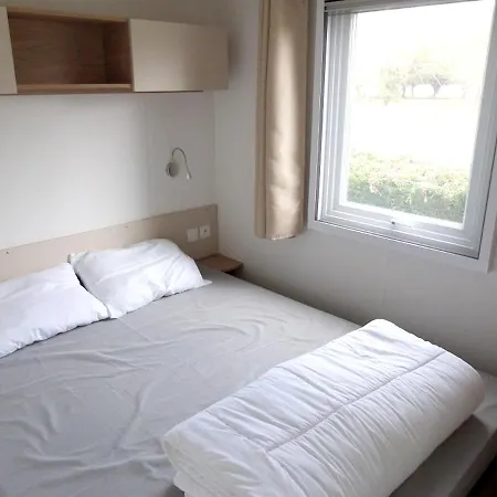 Ferienhaus Bungalow With 3 Bedrooms In Les Mathes, With Shared Pool And Furnished Terrace - 6 Km From The Beach *