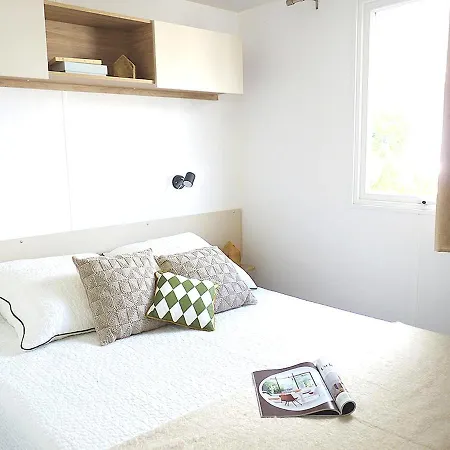 Bungalow With 3 Bedrooms In Les Mathes, With Shared Pool And Furnished Terrace - 6 Km From The Beach Ferienhaus Les Mathes