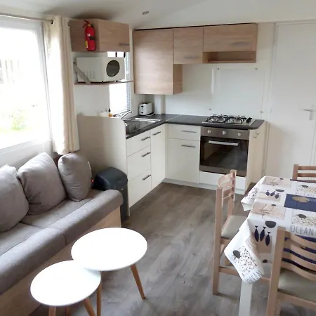 Ferienhaus Bungalow With 3 Bedrooms In Les Mathes, With Shared Pool And Furnished Terrace - 6 Km From The Beach