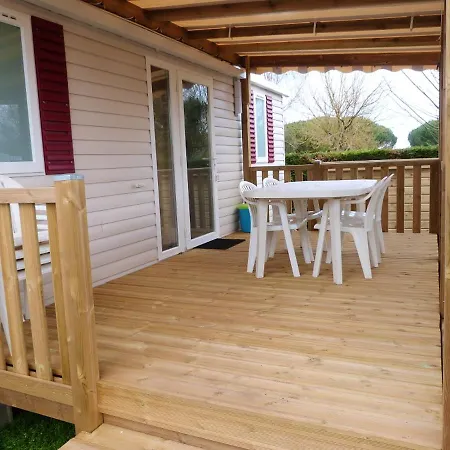 Bungalow With 3 Bedrooms In Les Mathes, With Shared Pool And Furnished Terrace - 6 Km From The Beach *
